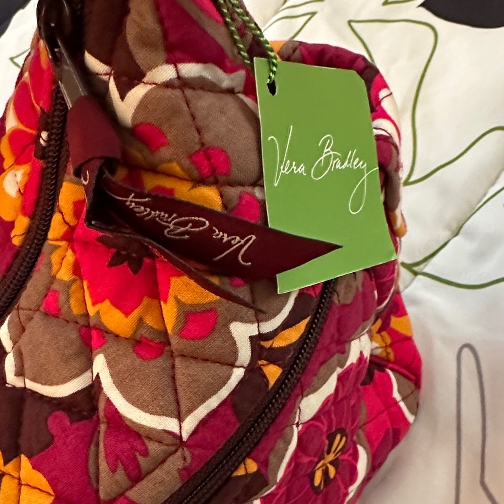 NWT- never been used. Vera Bradley Carnaby Olivia Floral Quilted Shoulder Bag - Picture 3 of 11